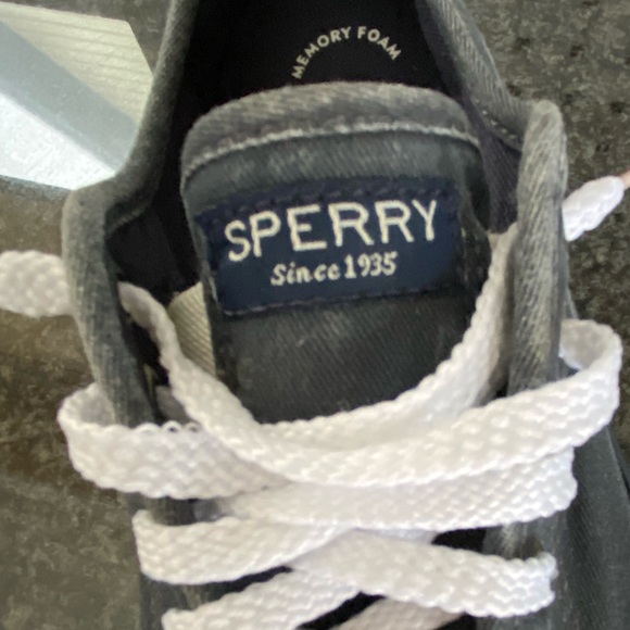 Sperry Navy and White casual sneakers - size 7 - Picture 6 of 8